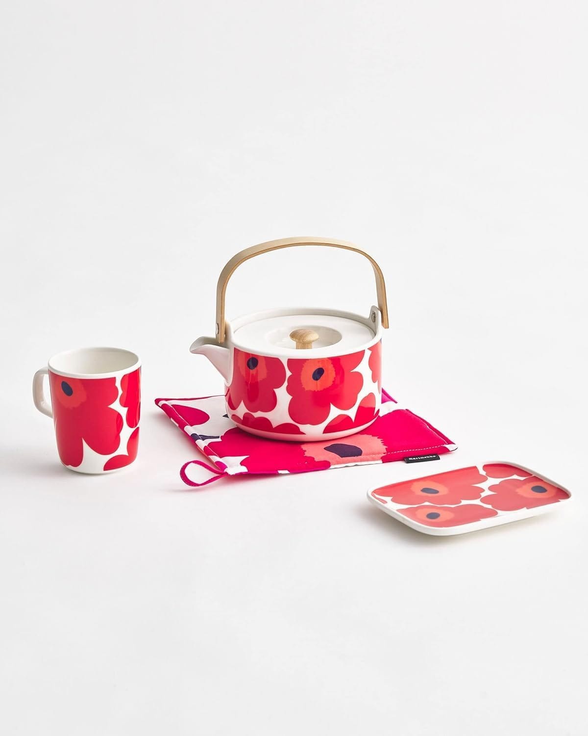 Marimekko Oiva Unikko Mug — stoneware mug with Unikko poppy print