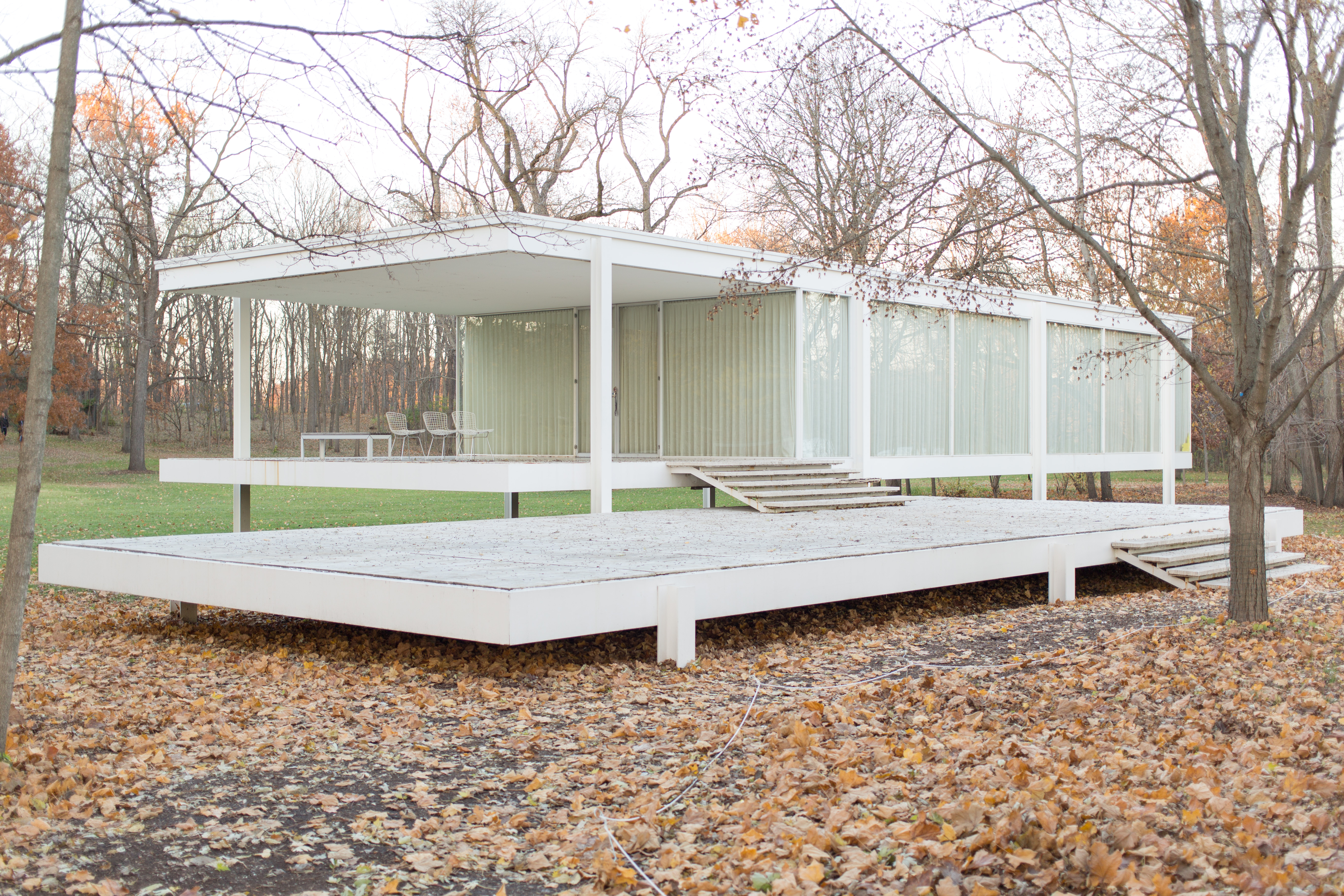 Farnsworth House designed by Mies van der Rohe, Plano, Illinois, 1946–1951, glass and steel pavilion