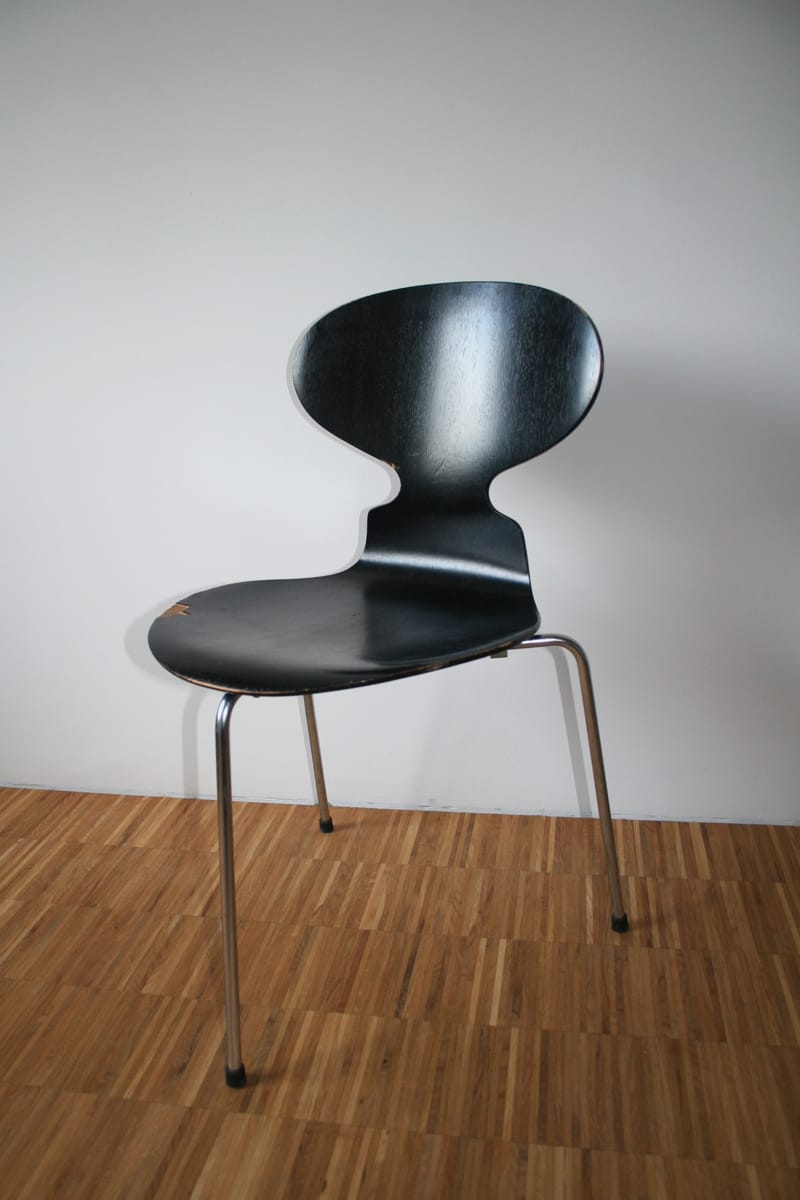 Three-legged Ant chair model 3100 by Arne Jacobsen